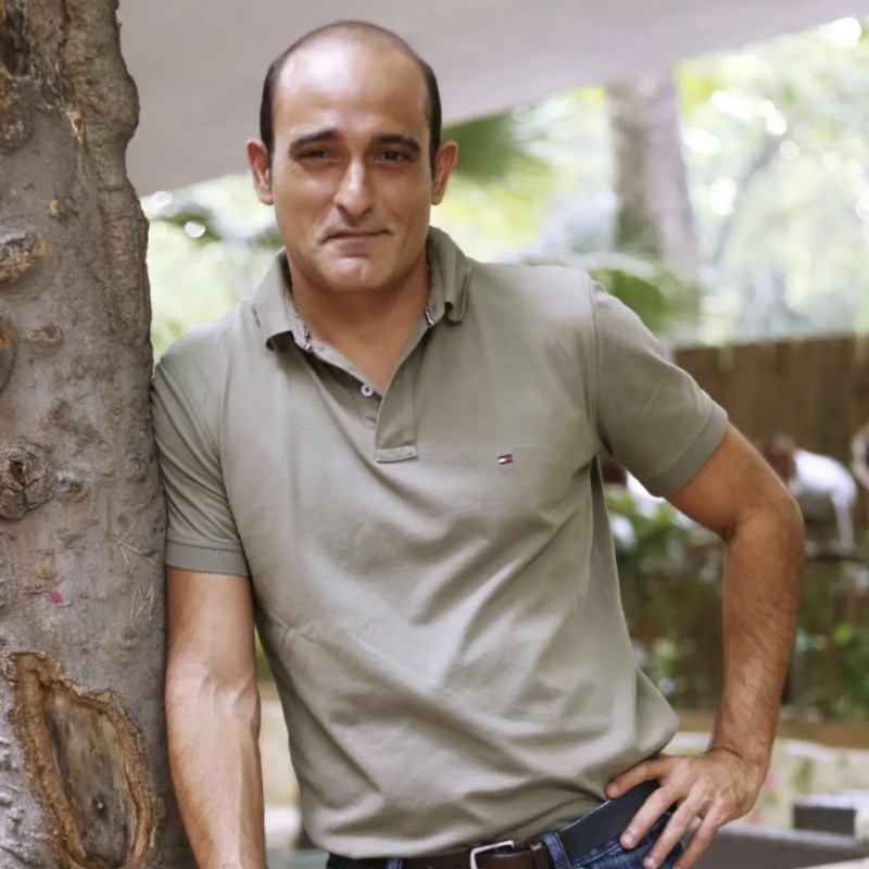 অনেকে মনে করতেন, বলি ইন্ডাস্ট্রি থেকে মাঝেমধ্যেই দুই-এক বছরের জন্য বিরতি নিতেন অক্ষয়। কিন্তু অভিনেতা এক সাক্ষাৎকারে জানান, তিনি আদৌ বিরতি নিতেন না। আসলে কাজ পেতেন না বলে বিরতি নিতে বাধ্য হতেন।