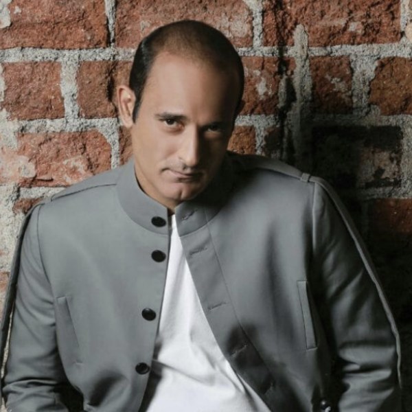 ২০১২ সালে ‘দিল্লি সাফারি’ নামে একটি অ্যানিমেশন ছবিতে অক্ষয় তাঁর কণ্ঠ ব্যবহার করেছিলেন। তার পর ৩ বছর ব্যক্তিগত কিছু কারণের জন্য বড় পর্দা থেকে বিরতি নিয়েছিলেন তিনি।