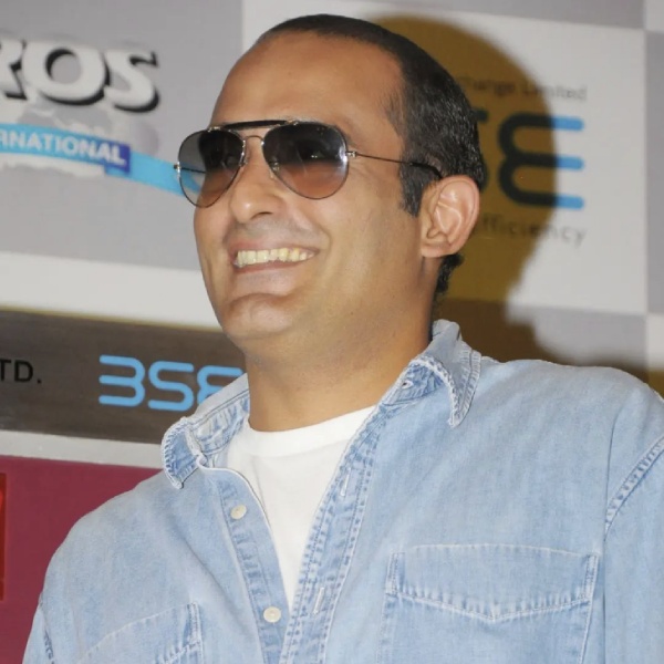 অক্ষয় এক সাক্ষাৎকারে বলেছেন, ‘‘যখন আমি অভিনয়ে ফিরব ফিরব করছি, তখন আমার মধ্যে ভয়ের সঙ্গে এক অদ্ভুত রকমের অনিশ্চয়তা কাজ করত। পৃথিবীর সবাই অনবরত ছুটে চলেছে। চোখের সামনে থেকে সরে যাওয়া মানেই মন থেকে সরে যাওয়া। আমাকে মানসিক দিক দিয়ে আবার প্রথম থেকে শুরু করতে হয়েছিল।’’