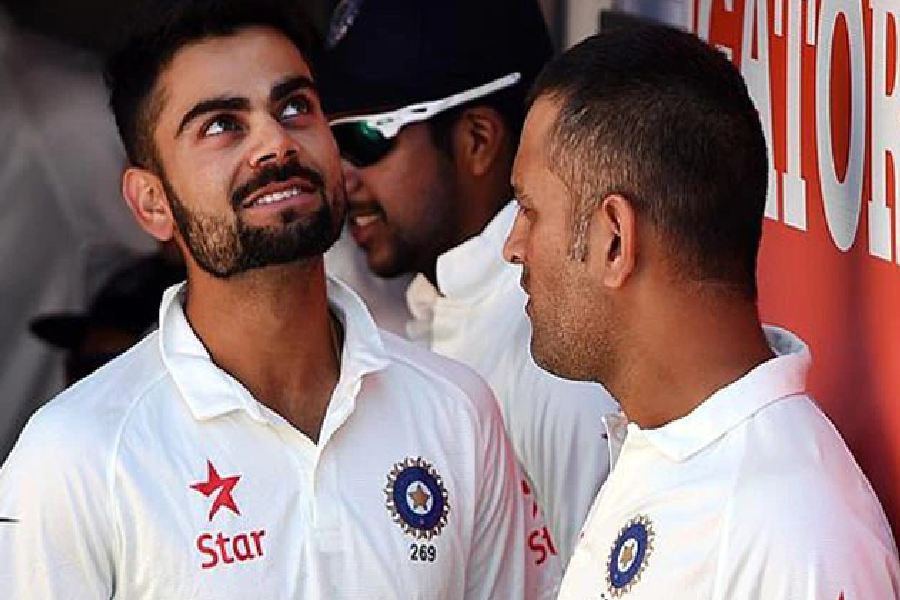 সেই ২০১৪ সালে ভারতের অস্ট্রেলিয়া সফরে মহেন্দ্র সিংহ ধোনির অনুপস্থিতিতে প্রথম দেশকে টেস্ট খেলায় নেতৃত্ব দিয়েছিলেন বিরাট। তার পর তিনিই স্থায়ী অধিনায়ক হিসাবে দায়িত্ব সামলেছেন।