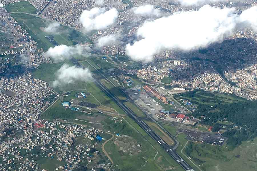 এই প্রথম নয়, এর আগেও ২০০২ সালের ২২ অগস্ট সাংগ্রী এয়ারের বিমান জমসম থেকে পোখরা যাওয়ার পথে পাহাড়ে ধাক্কা লেগে ভেঙে পড়ে ছিল। ৩ জন ক্রু এবং ১৫ জন যাত্রীর সবাই নিহত হন। ২০১৪ সালের ১৬ ফেব্রুয়ারি নেপাল এয়ারলাইন্সের একটি বিমান পোখরা থেকে জুমলা বিমানবন্দরে যাওয়ার পথে ভেঙে পড়েছিল খারাপ আবহাওয়ার কারণে। ১৮ জনের মৃত্যু হয়েছিল সেই ঘটনায়।