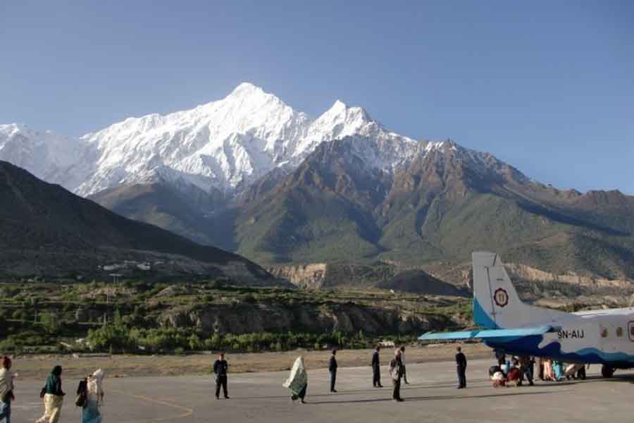 নেপালে সব মিলিয়ে মোট ৪৩টি বিমানবন্দর আছে। তার মধ্যে ১০টি বিমানবন্দর বেশ পরিচিত। এই বিমানবন্দরগুলি যেমন প্রাকৃতিক সৌন্দর্যের জন্য বেশ জনপ্রিয়। তেমনই সেগুলির মধ্যে আবার কয়েকটি বিমানবন্দর রয়েছে, যা অত্যন্ত বিপজ্জনক। 
