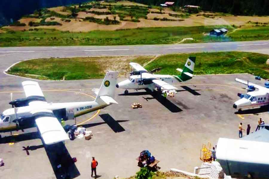 নেপালের আরও একটি বিপজ্জনক বিমানবন্দর হল সিমিকোট। সমুদ্রপৃষ্ঠ থেকে ৯,২৪৬ ফুট উঁচুতে এই বিমানবন্দর। কার্নালি প্রদেশের হুমলা জেলায় এই বিমানবন্দর। এটির রানওয়ের দৈর্ঘ্য ১,৮০১ ফুট।