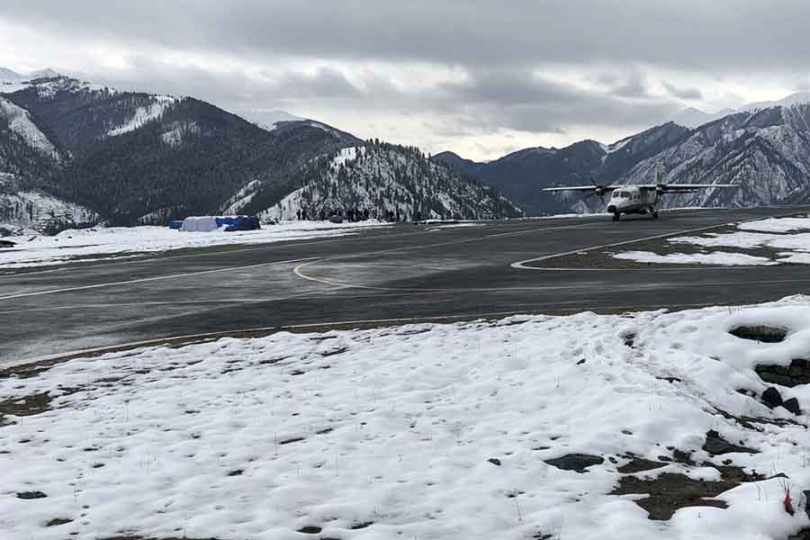 নেপালের অন্যতম বিপজ্জনক বিমানবন্দর হল তালচা। এটি মুগু বিমানবন্দর নামেও পরিচিত। সমুদ্রপৃষ্ঠ থেকে ৮,৯৭৩ ফুট উঁচুতে গড়ে তোলা হয়েছে এই বিমানবন্দরটি। এখানে বছরের বেশির ভাগ সময় বরফ পড়ে। ফলে রানওয়ে পিছল থাকে, তা ছাড়া অতিরিক্ত ঠান্ডার কারণে বিমানের ইঞ্জিন বন্ধ হয়ে যেতে পারে। এ ছাড়া নানা কারণে দুর্ঘটনার বিপুল আশঙ্কা রয়েছে এই বিমানবন্দরে।