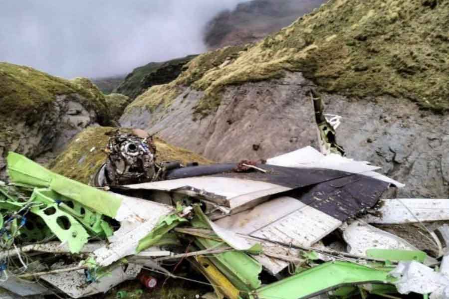 ২০১০ সালের ২৬ মে তারা এয়ারের ডিএইচসি-৬ টুইন অটার বীরেন্দ্রনগর বিমানবন্দর থেকে ক্রু-সহ ২১ জন যাত্রীকে নিয়ে তালচাতে আসার সময় ওড়ার পাঁচ মিনিটের মধ্যে কেবিনের দরজা খুলে যায়। তার পর বিমানটিকে ফের বীরেন্দ্রনগরে জরুরি অবতরণ করানো হয়। ২০১১ সালের ২১ নভেম্বর সুরখেত বিমানবন্দর থেকে তালচাতে নামার সময় রানওয়েতে বিমানের চাকা পিছলে গিয়েছিল। ১১ জন আহত হয়েছিলেন।
