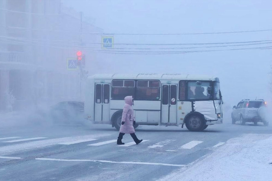 বিশ্বের শীতলতম শহর। পূর্ব সাইবেরিয়ার ইয়াকুৎস্ক রাশিয়ার অধীন। বছরের বেশির ভাগ সময়েই সেখানে তাপমাত্রা থাকে হিমাঙ্কের নীচে।