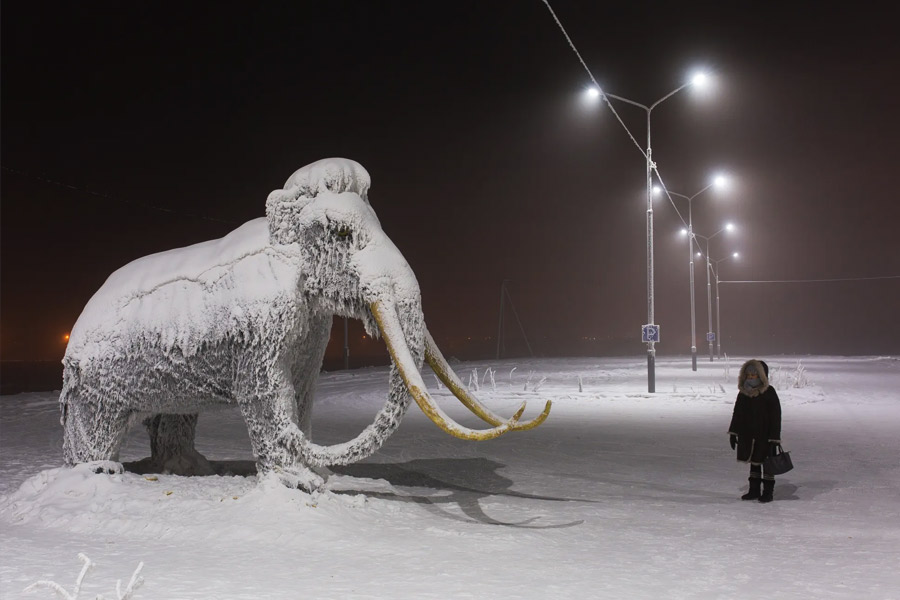 রাশিয়ার একেবারে পূর্বে রাজধানী মস্কো থেকে পাঁচ হাজার কিলোমিটার দূরে অবস্থিত ইয়াকুৎস্ক। পৃথিবীর চিরহিমায়িত অঞ্চলের মধ্যে পড়ে এই শহর।