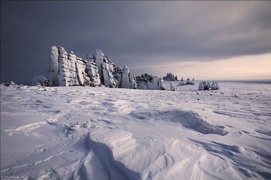 ২০২১ সালের জনগণনা অনুযায়ী, ইয়াকুৎস্ক শহরের লোকসংখ্যা প্রায় ৩ লক্ষ ৫৫ হাজার। বাসিন্দাদের অধিকাংশ খনি শিল্পের সঙ্গে যুক্ত। রাশিয়ার দ্রুত উন্নয়নশীল আঞ্চলিক শহরগুলির মধ্যে অন্যতম ইয়াকুৎস্ক। 
