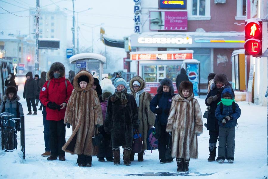 কী ভাবে ঠান্ডা সহ্য করার ক্ষমতা জোগান? অ্যানাস্তেশিয়া বলেন, ‘‘এখানে ঠান্ডার অনুভূতিই হয় না অথবা, আমাদের মস্তিষ্কই ঠান্ডা সহ্য করার জন্য তৈরি হয়ে থাকে।’’