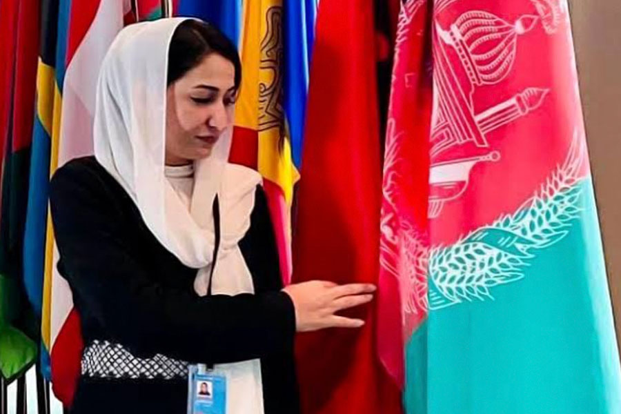 কাবুলে নিজের বাড়ির দোতলার ঘরের ভিতরেই ছিলেন মুরসাল। হঠাৎ চার দেওয়ালের ভিতর গুলির শব্দ। অজ্ঞাতপরিচয় দুষ্কৃতীদের আচমকা হামলায় প্রাণ হারান ৩২ বছর বয়সি মুরসাল। সেই সময় বাড়িতে ছিলেন মুরসালের ভাই এবং আরও এক নিরাপত্তারক্ষী। গুলির আঘাতে জখম হন দু’জনেই।