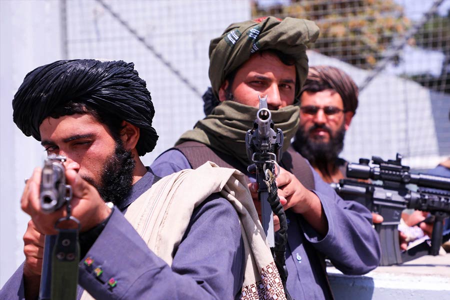 কাবুল পুলিশের মুখপাত্র খালিদ জ়াদরান জানিয়েছেন, প্রাথমিক তদন্ত শুরু করা হয়েছে। এই হত্যার নেপথ্যে কারা রয়েছেন, তা খতিয়ে দেখা হচ্ছে। কিন্তু ইতিমধ্যেই মুরসালের মৃত্যু ঘিরে প্রশ্ন তুলেছেন মুরসালের পরিজনেরা। মুরসালের মৃত্যুর জন্য তালিবানকে দায়ী করেছেন তাঁরা।