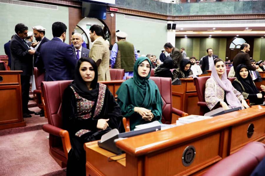 আফগানিস্তানের ‘পার্লামেন্টারি ডিফেন্স কমিশন’-এর সদস্যও ছিলেন মুরসাল। ইনস্টিটিউট ফর হিউম্যান রিসোর্সেস ডেভেলপমেন্ট অ্যান্ড রিসার্চের সঙ্গে যুক্ত থেকে কাজ করেছিলেন তিনি।