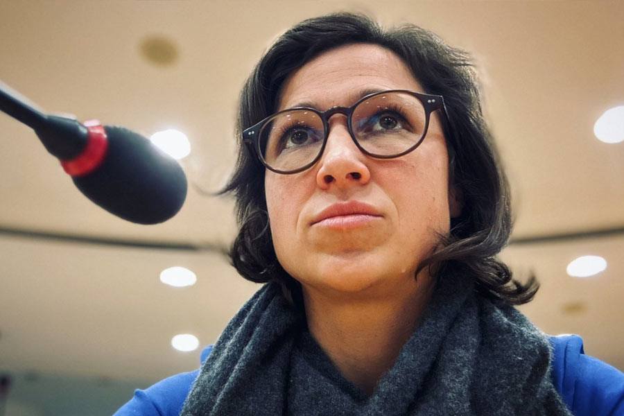 ইউরোপীয় পার্লামেন্টের এক সদস্য হানা নিউম্যান টুইটে লিখেছেন, ‘‘আফগানিস্তানের প্রাক্তন সাংসদ ছিলেন মুরসাল নাবিজ়াদা। বাড়িতে খুন করা হয় তাঁকে। তাঁর নিরাপত্তারক্ষীও এই ঘটনায় প্রাণ হারান। আমি এই ঘটনায় দুঃখিত। দুঃখের সঙ্গে আমার রাগও হচ্ছে।’’