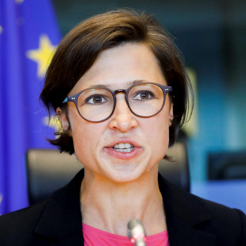 টুইটে ক্ষোভপ্রকাশ করে হানা লেখেন, ‘‘মুরসালকে রাতের অন্ধকারে মারা হয়েছে। তালিবান দিনের আলোয় তাদের লিঙ্গবৈষম্য এবং জাতিবিদ্বেষ নীতিকে প্রতিনিয়ত স্থাপন করে চলেছে।’’