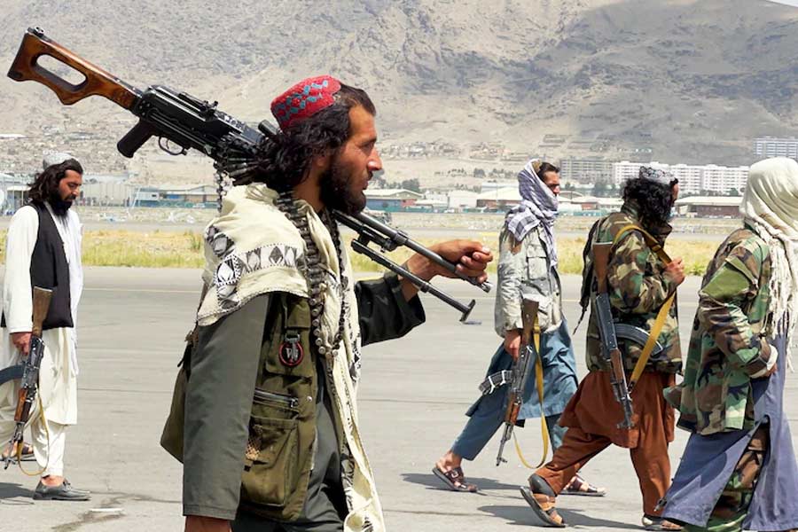 শনিবার তালিবদের মুখপাত্র জবিউল্লাহ মুজাহিদ সে দেশের স‌ংবাদমাধ্যম খামা প্রেসকে জানিয়েছেন, ইসলামি আইনের বিরুদ্ধে যায়, এমন কোনও কার্যকলাপকে তাঁরা বরদাস্ত করবেন না। মহিলা স্বাধীনতার বিষয়টি দেশের প্রচলিত ইসলামি আইনের নিরিখে পর্যালোচনা করা হবে বলেও জানিয়েছিলেন তিনি।