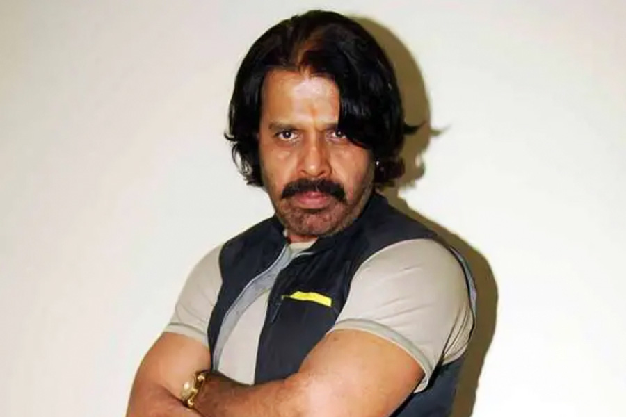 কিন্তু একই সঙ্গে এই ঘরানায় পা রাখলেও কেরিয়ারে অনেক দূর এগিয়ে গিয়েছেন অক্ষয় কুমার। আজও দাপিয়ে অভিনয় করতে দেখা যাচ্ছে তাঁকে। কিন্তু সুনীলকে বড় পর্দায় বিশেষ দেখা যায় না। দুই অভিনেতাকে নিজের হাতে গড়েছেন বলে দুই অভিনেতার সাফল্য নিয়ে এক সাক্ষাৎকারে মুখ খুললেন পরিচালক তিনু বর্মা।