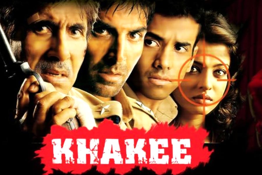 ২০০৪ সালে মুক্তি পাওয়া ‘খাকী’ ছবিতে অমিতাভ বচ্চন এবং অজয় দেবগনের পাশাপাশি আলাদা ভাবে নজর কাড়ে অক্ষয়ের অভিনয়। চরিত্রে অ্যাকশন ফুটিয়ে তুলতে অক্ষয় ধীরে ধীরে পটু হয়ে উঠছিলেন বলে সাক্ষাৎকারে জানিয়েছেন তিনু।