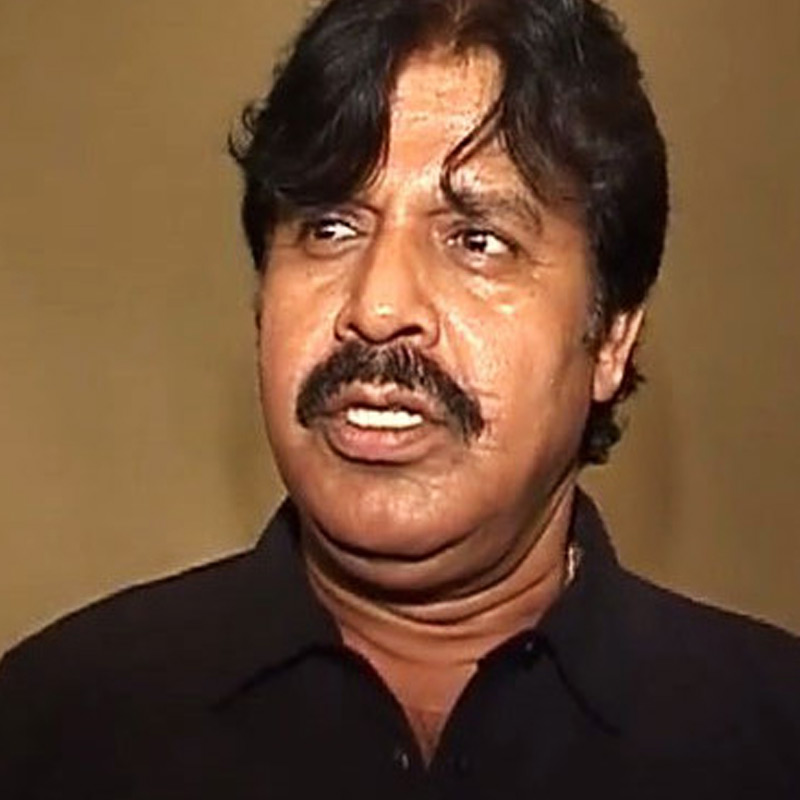 পরিচালক তিনু জানিয়েছেন যে, শুটিং যখনই শুরু হওয়ার কথা থাক না কেন, প্রযোজক, পরিচালক-সহ শুটিং দলের সঙ্গে জড়িত বাকি কর্মীরাও জানতেন যে, অক্ষয় ঠিক সময়ে সেটে এসে পৌঁছে যাবেন।