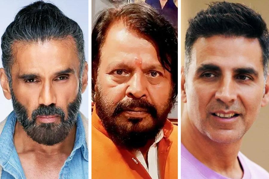 সুনীলের মধ্যেও কেরিয়ারের সিঁড়ি চড়ার খিদে ছিল। কিন্তু অক্ষয় তাঁকে ছাপিয়ে যান। তিনুর মতে, ছোটবেলা থেকেই দারিদ্রের মুখ দেখে বড় হয়েছেন অক্ষয়। তাই তাঁর ভিতরে কেরিয়ারে সফল হওয়ার একটা জেদ কাজ করত। বর্তমানে অক্ষয় বলিপাড়ায় নিজের পরিচয় এমন ভাবে তৈরি করে নিয়েছেন যে, উপার্জনের দিক থেকে এগিয়ে থাকা অভিনেতাদের তালিকায় একেবারে উপরের দিকে রয়েছেন বলিউডের ‘খিলাড়ি’।