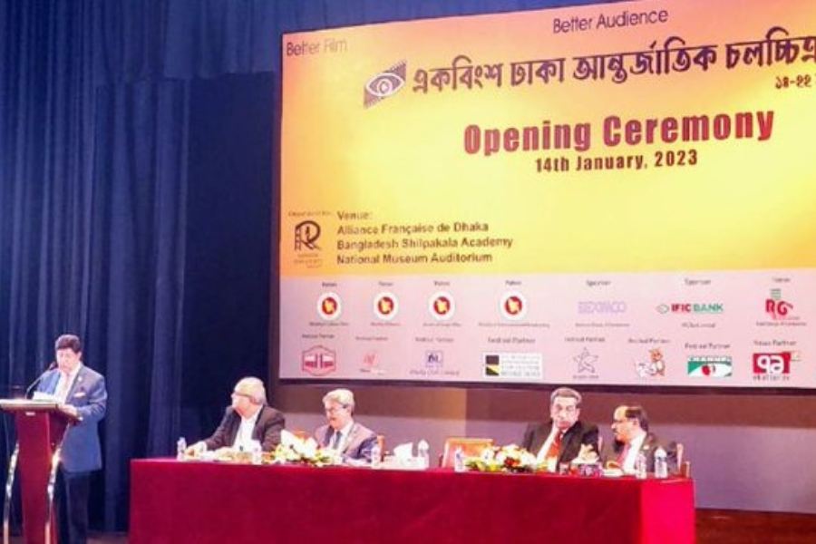 ২১তম ঢাকা আন্তর্জাতিক চলচ্চিত্র উৎসবের উদ্বোধনী অনুষ্ঠানে সব্যসাচী।