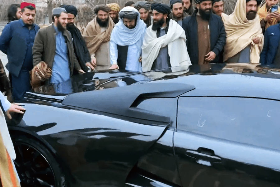 পাহাড়ি এলাকাতেও ছুটবে এই সুপারকার। আফগানিস্তানের পার্বত্য এলাকায় পরীক্ষামূলক ভাবে মহড়া হয়েছে ‘মাডা ৯’ সুপারকারের। গাড়িটি পরীক্ষামূলক ভাবে চালিয়েছেন ইঞ্জিনিয়াররা। তবে সেই মুহূর্তের কোনও ভিডিয়ো প্রকাশ্যে আসেনি। 