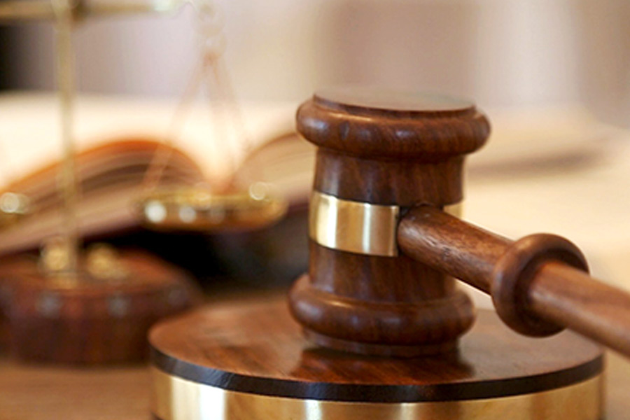 এর পর প্রতিনিধিদল আসেন কেন্দ্রের সলিসিটর জেনারেল বিল্বদল ভট্টাচার্যের দফতরে। হাই কোর্টে বিচারপতি মান্থার বিরুদ্ধে আইনজীবীদের বিক্ষোভ থামাতে কেন্দ্রীয় বাহিনী মোতায়েনের প্রস্তাব দিয়েছিলেন বিল্বদল। আদালত চাইলে তিনি নিজেও সেই ব্যবস্থা করে দিতে পারবেন বলে জানিয়েছিলেন কেন্দ্রের সলিসিটার জেনারেল। সোমবার তাঁর সঙ্গেও বৈঠক করেন ভারতীয় বার কাউন্সিলের ৩ প্রতিনিধি। 