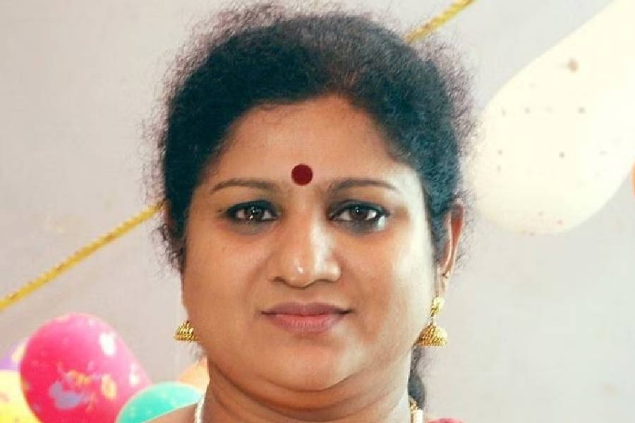 আশির দশকে অন্তঃসত্ত্বা অবস্থায় এশীয় স্তরের অ্যাথলেটিক্স প্রতিযোগিতায় পা রাখার ‘সাহস’ দেখিয়েছিলেন। সেই সাহসে ভর করেই বোধ হয় ওই প্রতিযোগিতা থেকে রুপো ছিনিয়ে নেন তিনি। মা হওয়ার পর আবার ট্র্যাকে ফিরে গিয়েছিলেন সাইনি কুরিসিঙ্গল আব্রাহাম। এককালে যিনি পিটি ঊষাকেও টক্কর দিতেন। সাইনির ঝুলিতে এ হেন ‘নজির’ ছাড়াও অজস্র কীর্তি রয়েছে।