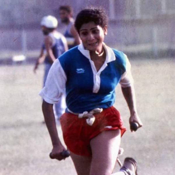 জাতীয় স্তরে ৮০০ মিটারের দৌড়ে নিজেকে ধরাছোঁয়ার বাইরে নিয়ে গিয়েছিলেন সাইনি। বস্তুত, ১৪ বছরের কেরিয়ারে প্রতি বছরই জাতীয় প্রতিযোগিতায় এই ইভেন্ট জিতেছেন তিনি।