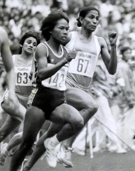 লস অ্যাঞ্জেলস অলিম্পিক্সে আরও একটি মাইলফলক ছুঁয়ে ফেলেন সাইনি। ৪X৪০০ মিটারের রিলেতে ভারতীয় দলে সদস্য ছিলেন তিনি। যে দলে সাইনির সঙ্গে ছিলেন ঊষা, বালসাম্মা এবং বন্দনাও। চার জনের দলটি ফাইনালে উঠলেও সকলের শেষে থামে। তবে তার আগে এশীয় রেকর্ড গড়ে ফেলেছিলেন সাইনিরা। রিলে শেষ করতে সময় নিয়েছিলেন ৩.৩২.৪০ সেকেন্ড।