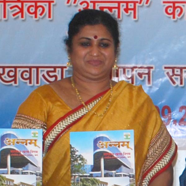 এশীয় ট্র্যাক অ্যান্ড ফিল্ড প্রতিযোগিতার আগের বছর ডিসেম্বরে সাঁতারু উইলসন চেরিয়নের সঙ্গে ঘর বেঁধেছিলেন সাইনি। আন্তর্জাতিক স্তরে ভারতের পতাকা বহনকারী চেরিয়ান অর্জুন পুরস্কারও পেয়েছিলেন।