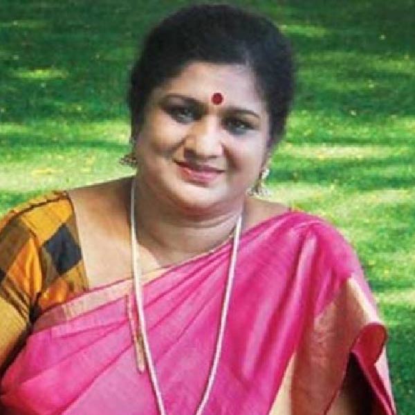 এককালে ট্র্যাকে শোরগোল ফেলে দেওয়া সাইনি আজকাল কী করছেন? ফুড কর্পোরেশন অফ ইন্ডিয়া (এফসিআই)-র নানা টুইটে দেখা যায় তাঁকে। আশির দশকের সেই অ্যাথলিট এখন বছর সাতান্নর উচ্চপদস্থ আধিকারিক। আজকাল চেন্নাইয়ে এই কেন্দ্রীয় সংস্থার পশ্চিমাঞ্চলীয় অফিসে জেনারেল ম্যানেজার হিসাবে দায়িত্ব সামলাচ্ছেন সাইনি।