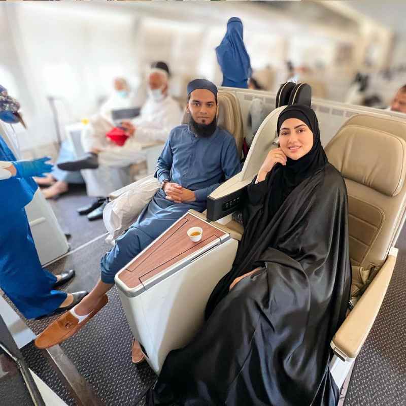 সানার মনে হয়েছিল, স্বপ্নের মাধ্যমে ঈশ্বর তাঁকে জীবন-পদ্ধতি বদলে ফেলার নির্দেশ দিচ্ছেন। তা না করলে স্বপ্নে দেখা কবরটিই তাঁর ভবিতব্য হতে চলেছে। 