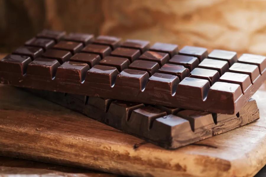 ডার্ক চকোলেটে রয়েছে ম্যাগনেশিয়াম, যা যে কোনও রকম সংক্রমণ থেকে দূরে রাখে।