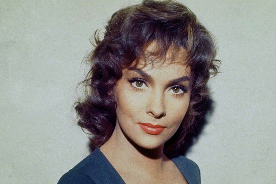 ১৯৫৫ সালে ‘লা দোনা পিউ বেলা দেল মন্দো’ (পৃথিবীর সবচেয়ে সুন্দরী মহিলা) ছবির জন্য জীবনের প্রথম অভিনয় সংক্রান্ত পুরস্কারটি পান জিনা। তাঁকে দেওয়া হয় ‘দাভিদ দে দোনাতেল্লো’, ইটালিতে যা অস্কারের সমান। একই পুরস্কার এর পর আরও দু’বার পান জিনা। এ ছাড়া, বাফতা পুরস্কারের জন্যেও মনোনীত হয়েছিলেন জিনা। ১৯৬১ সালে পেয়েছিলেন ‘গোল্ডেন গ্লোব’।