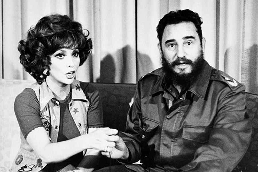 কিউবার বামপন্থী নেতা ফিদেল কাস্ত্রোর সাক্ষাৎকার নিয়ে চার দিকে সাড়া ফেলে দিয়েছিলেন জিনা। তার উপর ভিত্তি করে বানিয়েছিলেন ‘রিট্রাটো ডি ফিদেল’ নামের তথ্যচিত্র। ১৯৭৫ সালে বার্লিন চলচ্চিত্র উৎসবে তা প্রদর্শিত হয়।