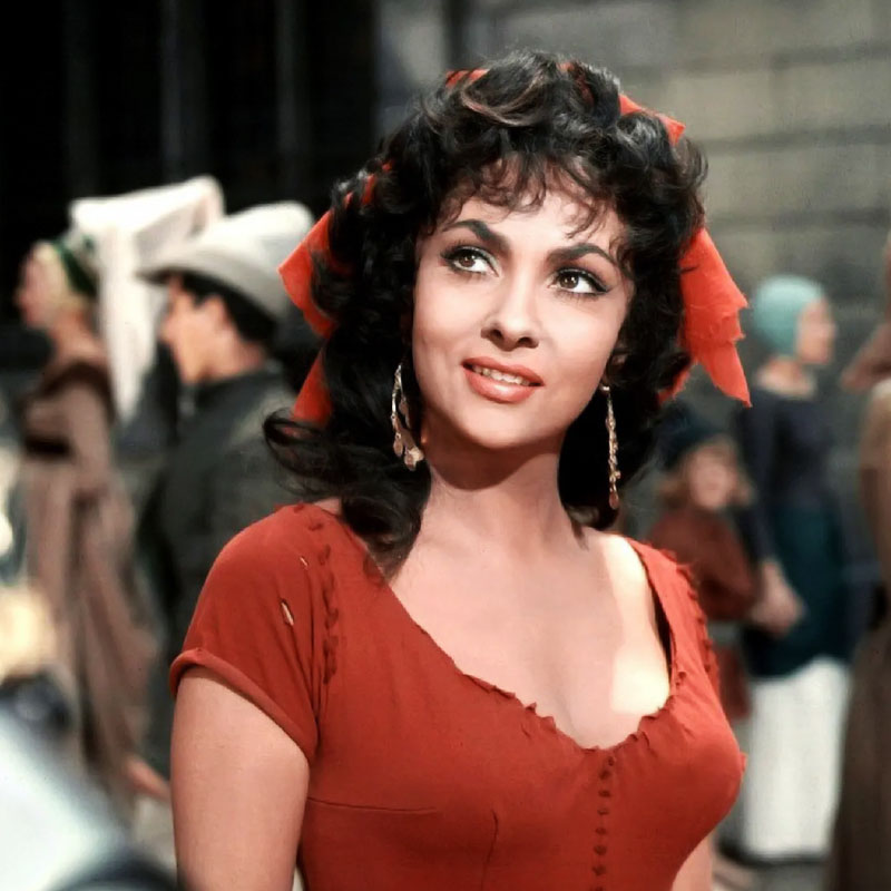 ১৯৪৯ সালে নিজের চিকিৎসককে বিয়ে করেন জিনা। ১৯৭১ সালে তাঁদের বিবাহবিচ্ছেদ হয়। এর পর ২০০৬ সালে ৭৯ বছর বয়সে তিনি ঘোষণা করেছিলেন স্পেনের এক ৪৫ বছর বয়সি ব্যবসায়ীকে তিনি বিয়ে করতে চলেছেন। পরে অজ্ঞাত কারণে সেই বিয়ে বাতিল করেন।