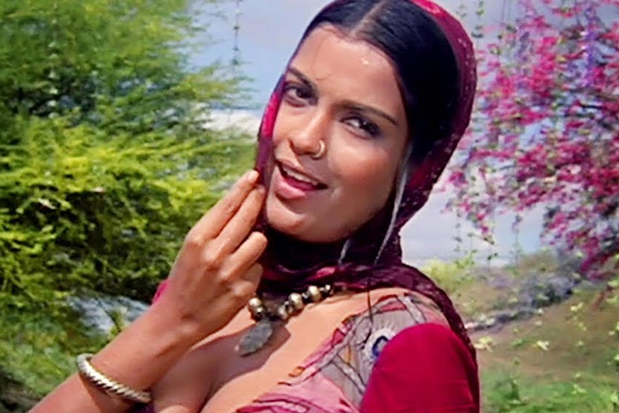 রাজ সাক্ষাৎকারে স্বীকার করেন যে, তাঁর পরিচালিত সমস্ত ছবিতে অভিনেত্রীদের স্নানের দৃশ্য রাখার চেষ্টা করতেন তিনি। অভিনেত্রীদের লাস্যময়ী রূপ যেন পর্দায় ফুটে ওঠে তাই এমন দৃশ্য নিজের ছবিতে রাখতেন তিনি। 