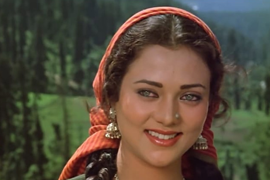 রাজ নগ্নতার পূজারী হিসাবেও নিজের পরিচয় দিয়েছিলেন। ১৯৮৫ সালে মুক্তি পাওয়া ‘রাম তেরি গঙ্গা মইলি’ ছবিতেও মন্দাকিনির স্নানের দৃশ্য রেখেছিলেন রাজ।