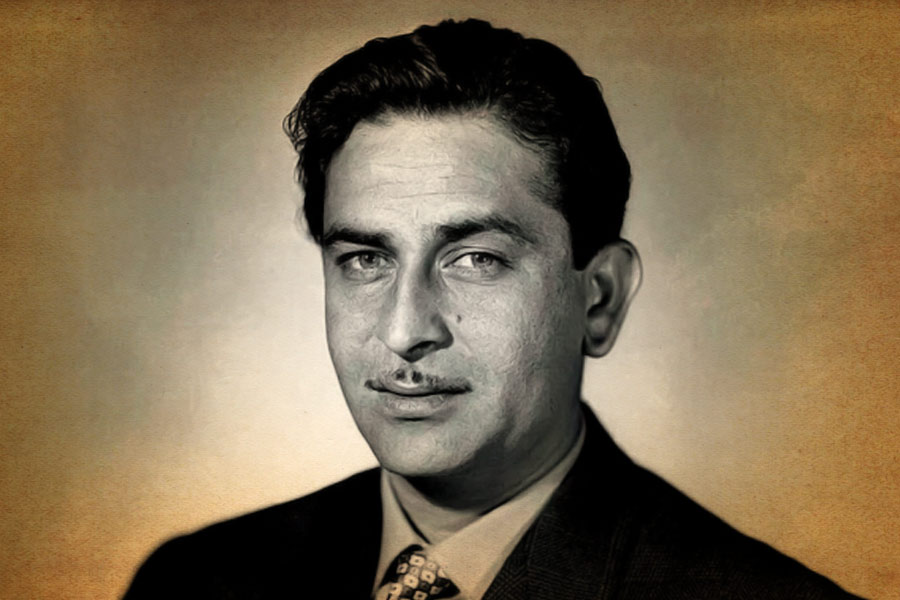 সিনেমায় স্নানের বিশেষ দৃশ্য ব্যবহারের কথা প্রসঙ্গে রাজ সাক্ষাৎকারে তাঁর শৈশবের কথাও মেলে ধরেন। রাজ বলেন, ‘‘আমি ছোটবেলায় বহু বার মায়ের সঙ্গে ঘনিষ্ঠ হয়েছি। সম্পূর্ণ নগ্ন হয়ে মায়ের সঙ্গে স্নানও করেছি। মাকে নগ্ন দেখে আমি কামার্ত হয়ে পড়তাম। পাঠান মহিলাদের মতো আমার মায়েরও ধারালো শরীর ছিল।’’