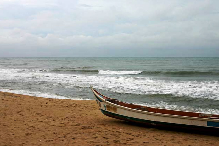 শেষ পর্যন্ত ২ জানুয়ারি ঘরে ফেরেন মৎস্যজীবীরা। তাঁদের থেকেই শোনা যায় ভয়ঙ্কর অভিজ্ঞতার কথা। নৌকায় যান্ত্রিক গোলযোগ হয়েছিল। তাই দীর্ঘ দিন আটকে ছিলেন ব্রিটিশ ভারত মহাসাগর এলাকার অন্তর্ভুক্ত একটি জনহীন দ্বীপে। শেষে তাঁদের উদ্ধার করে একটি ব্রিটিশ ভেসেল।