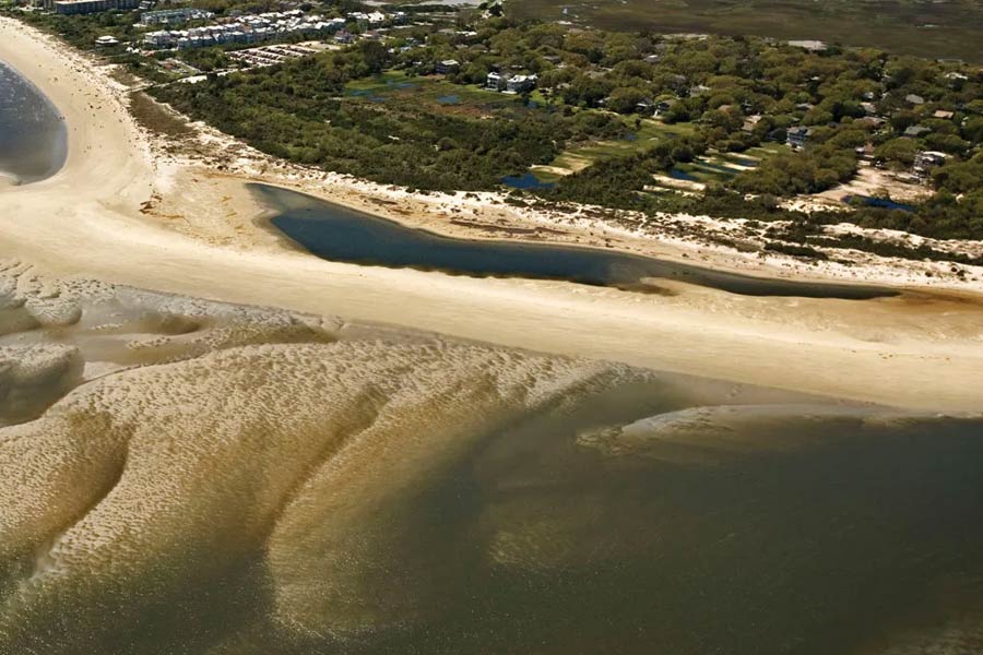 তামিলনাড়ুর থেঙ্গাপত্তনম বন্দর থেকে কাঠের নৌকায় রওনা হয়েছিলেন ১৫ জন মৎস্যজীবীর দলটি। নৌকার নাম ছিল ক্রিশা মোল। 