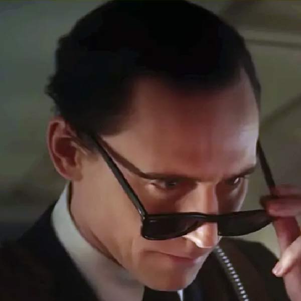 কুপারের দেওয়া ছোট্ট কাগজে লেখা ছিল, ‘‘মহাশয়া, আমার কাছে একটি বোমা রয়েছে। আপনি আমার কাছে বসুন।’’  ভয়ে ভয়ে ফ্লোরেন্স তাঁর পাশে বসে পড়েন। ওই ব্যক্তি নিজের সুটকেসটি খুলে দেখান, তাতে আটটি ডিনামাইট এবং একটি ডিটোনেটার রাখা। পরিস্থিতির ভয়াবহতা বুঝে চুপ করে ওই ব্যক্তির কথা শুনছিলেন ফ্লোরেন্স। তত ক্ষণে বিমানসেবিকা বুঝে গিয়েছিলেন বিমান হাইজ্যাক হয়ে গিয়েছে।