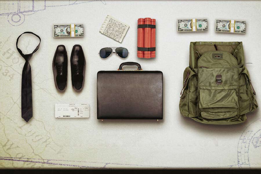 তিন ঘণ্টা পর বিমান রিনো বিমানবন্দরে অবতরণ করে। বিমানে তন্ন তন্ন করে খুঁজে কুপারের কোনও চিহ্ন পাননি গোয়েন্দারা। তবে যে দু’টি প্যারাসুট তাঁকে দেওয়া হয়েছিল, তার একটি মিলেছিল। সঙ্গে পাওয়া গিয়েছিল তাঁর টাই এবং আটটি সিগারেট। পাওয়া গিয়েছিল তাঁর স্বাক্ষর করা বিমানের বোর্ডিং পাসটিও।