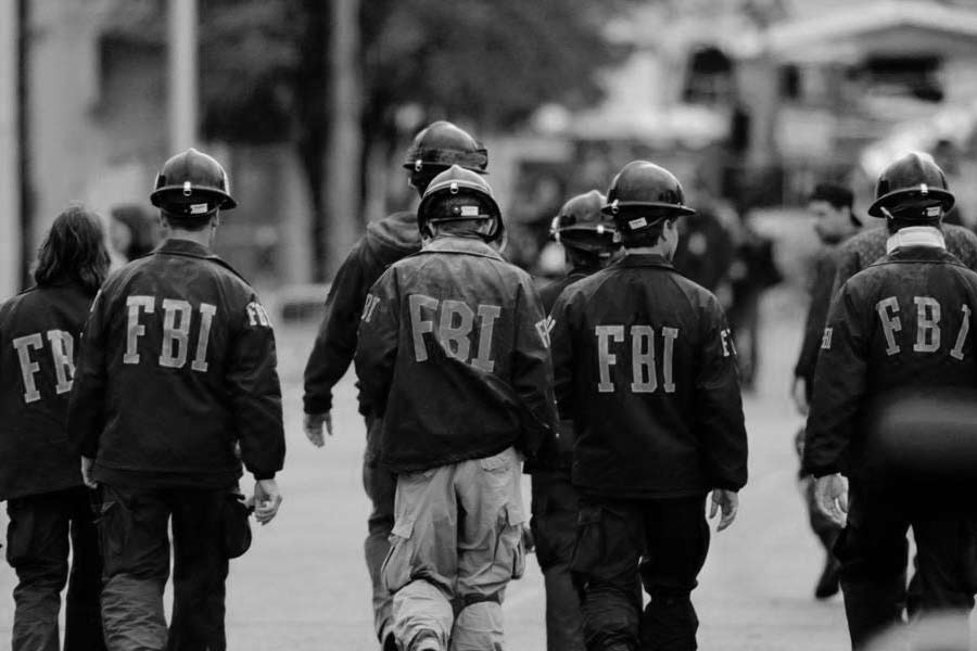 মোট ৫,৮০০ ডলার পাওয়া গিয়েছিল ওই এলাকা থেকে। বাচ্চাটির মা-বাবা ওই ডলারের বান্ডিল তুলে দেন এফবিআইয়ের হাতে। তাঁরা তদন্ত করে জানতে পারেন, এই ডলারগুলি ৯ বছর আগে দেওয়া হয়েছিল ডি বি কুপারকে। কুপার যে এলাকায় ঝাঁপ দিয়ে নেমে গিয়েছিলেন, সেখান থেকে এই এলাকাটি ছিল ২৭ কিমি দুরে। এই ডলারগুলি পাওয়া গেলেও, বাকি অর্থ আজও পাওয়া যায়নি। 