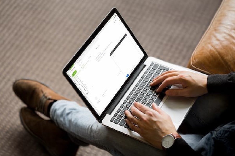 জিমেলে গোপন বার্তা পাঠানোর গোপন কৌশল জানেন না অনেকেই। প্রেরক চাইলে এমন ভাবে মেল পাঠাতে পারেন, যাতে সেই মেল পাওয়ার পর প্রাপক তা শুধু দেখতে পারবেন। মেলটি প্রিন্ট, কপি, ফরোয়ার্ড বা ডাউনলোড করতে পারবেন না।