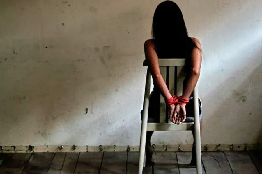 কিশোরীর পরিবারকে যোগাযোগ করে প্রচুর টাকা মুক্তিপণও নাকি চাওয়া হয়েছিল। সেই টাকা জোগাড় করার জন্য কিশোরীর পরিবারকে সপ্তাহখানেক সময়ও দিয়েছিল অপহরণকারীরা।