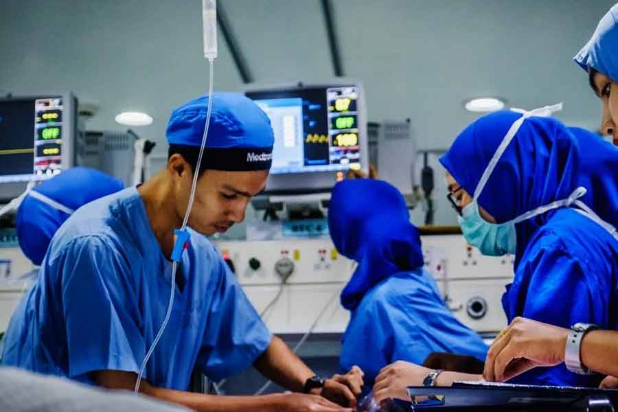 শোনা যায়, পুলিশ দেখে ওই তিন সিংহ আস্তে আস্তে ঘটনাস্থল ছেড়ে চলে যায়। প্রায় অচৈতন্য কিশোরীকে উদ্ধার করে স্থানীয় হাসপাতালে ভর্তি করানো হয়।