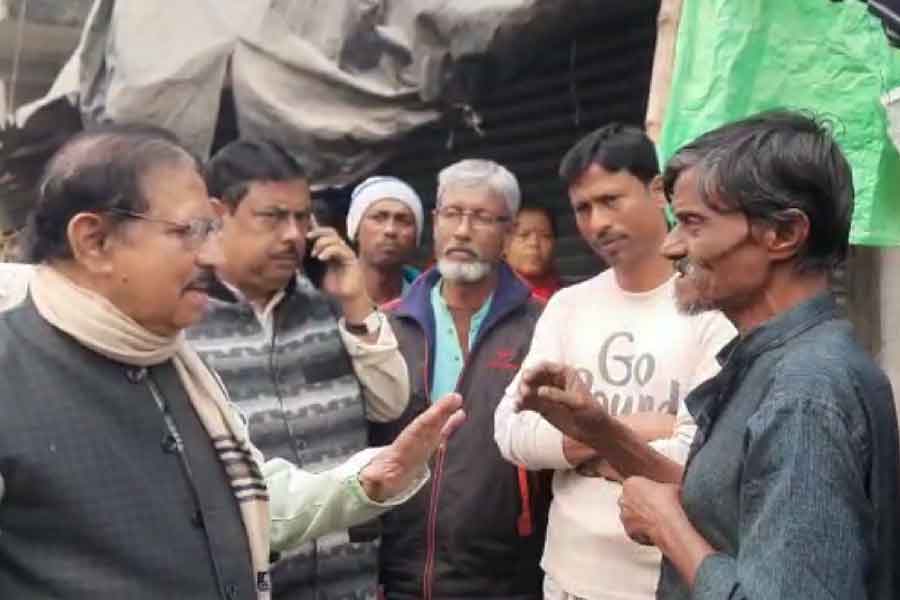 বিমান বন্দ্যোপাধ্যায়কে অভিযোগ স্থানীয় বাসিন্দাদের একাংশের।