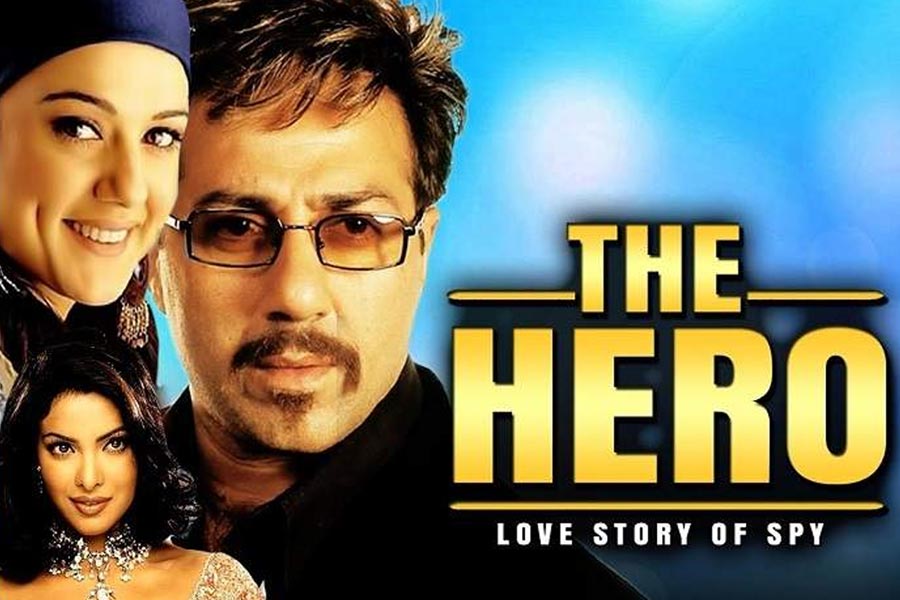 প্রীতি যখন তাঁর কেরিয়ারের মধ্যগগনে, তখন ইন্ডাস্ট্রিতে পা রাখেন প্রিয়ঙ্কা। ২০০৩ সালে ‘দ্য হিরো: লভ স্টোরি অফ আ স্পাই’ ছবির মাধ্যমে বলিউডে প্রথম কাজ করেন প্রিয়ঙ্কা। সানি দেওলের বিপরীতে অভিনয় করতে দেখা গিয়েছিল তাঁকে। কিন্তু প্রিয়ঙ্কা ছিলেন ওই ছবির দ্বিতীয় অভিনেত্রী। প্রীতির সহ-অভিনেত্রী হিসাবে কাজ করেছিলেন প্রিয়ঙ্কা।