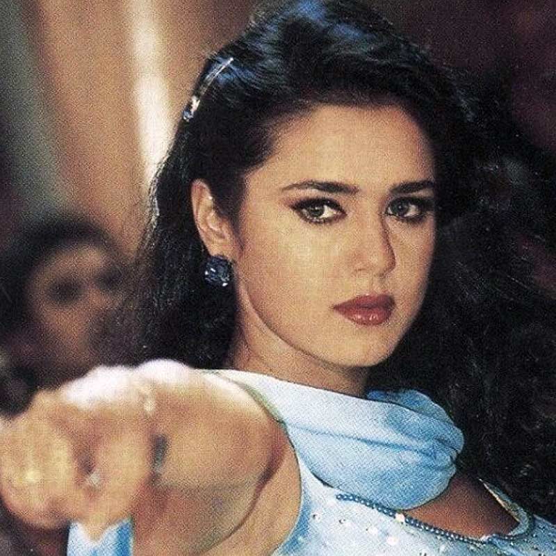 এক সময় বলিউডে প্রীতি যে জায়গায় ছিলেন, প্রিয়ঙ্কা যেন ধীরে ধীরে সেই জায়গা দখল করে নিচ্ছিলেন। ২০০৯ সালের পর প্রীতি অভিনয় থেকে দু’বছরের জন্য সাময়িক বিরতি নিয়েছিলেন।